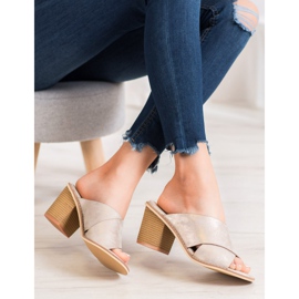 Sergio Leone Arany papucs a bárban aranysárga 1