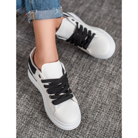 SHELOVET Cipők a platformon, öko bőrrel fehér 2