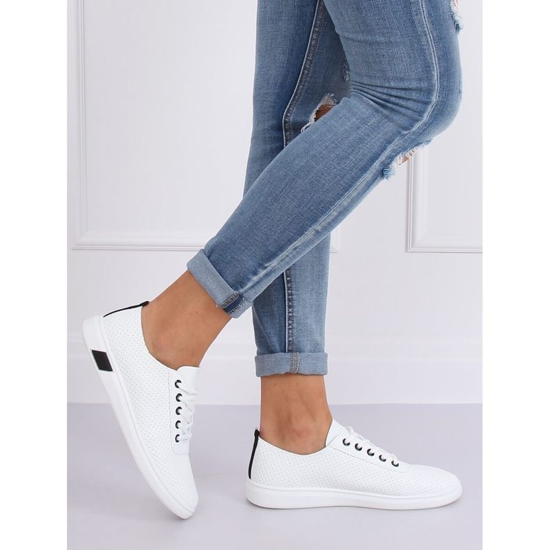 Fekete-fehér fűzős cipők BB77 Black 2