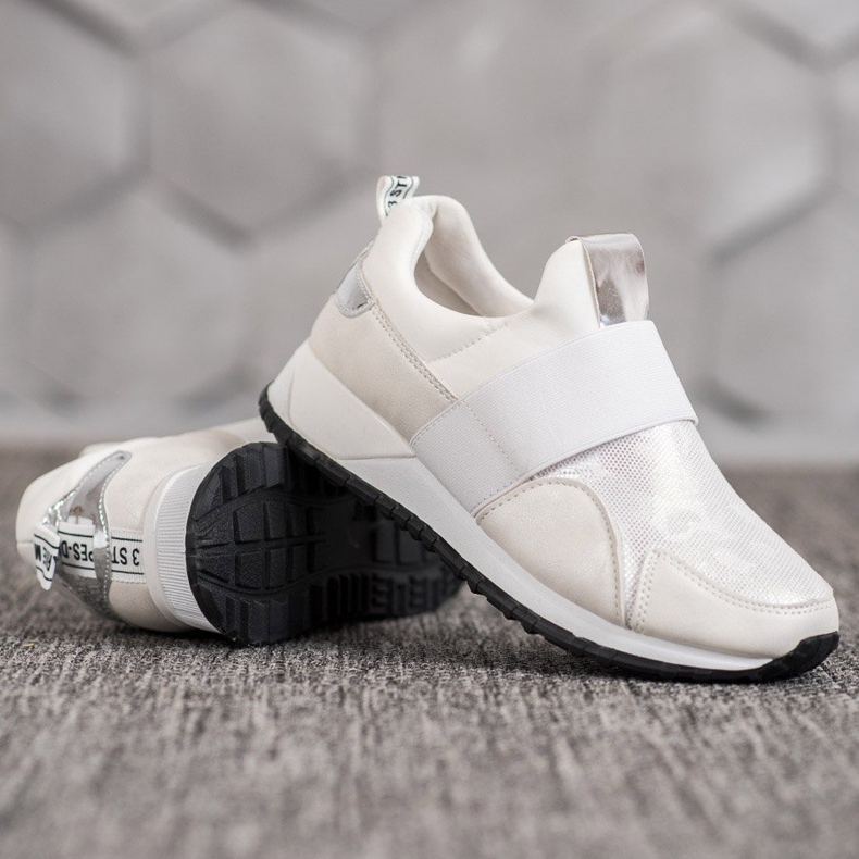 SHELOVET Felcsúsztatható cipő a platformon fehér 2