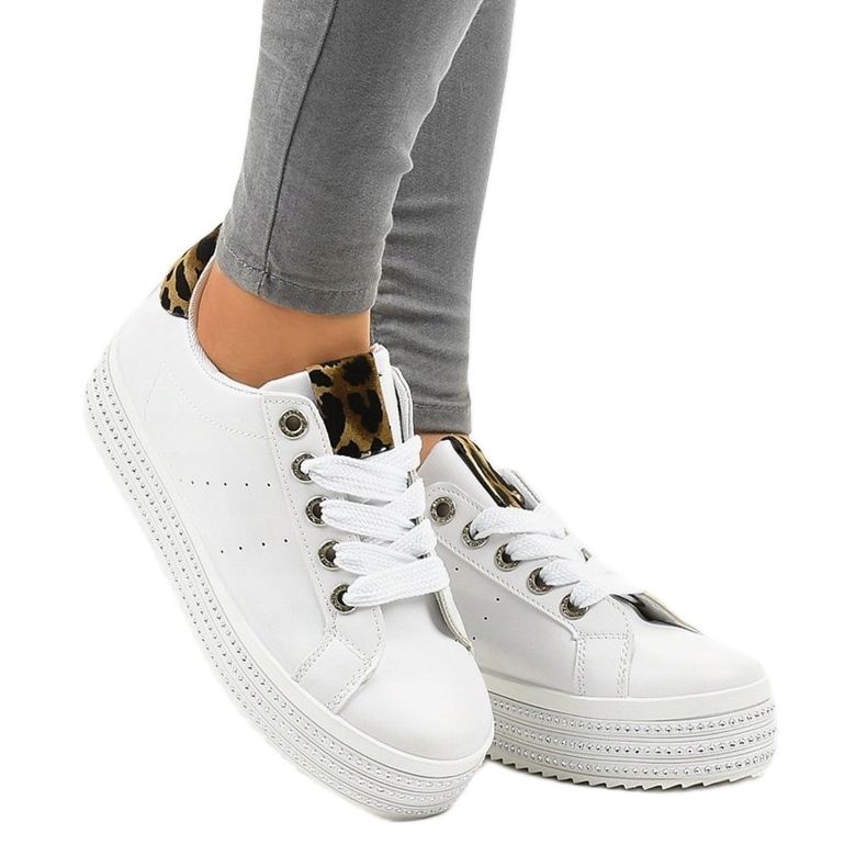 Fehér cipők leopárd mintával az M-071 platformon 1