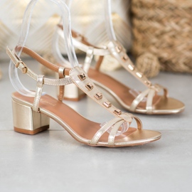 Small Swan Arany szandál csapokkal aranysárga 1 Small Swan Arany szandál csapokkal aranysárga 1