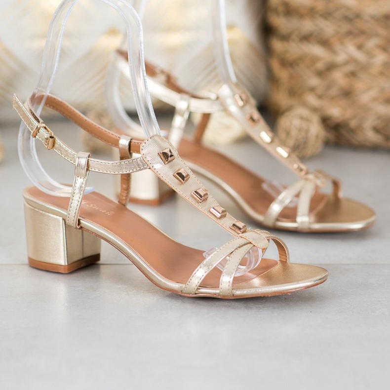 Small Swan Arany szandál csapokkal aranysárga 1 Small Swan Arany szandál csapokkal aranysárga 1