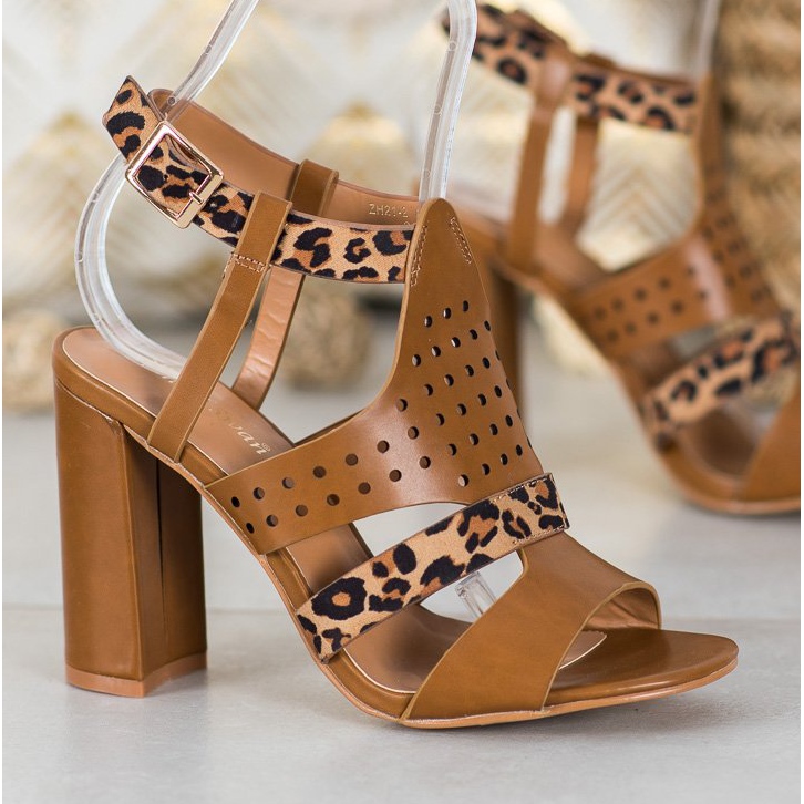 Small Swan Leopárdmintás áttört szandál barna 1