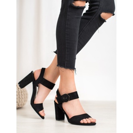 Fekete szandál egy bárban VINCEZA 2