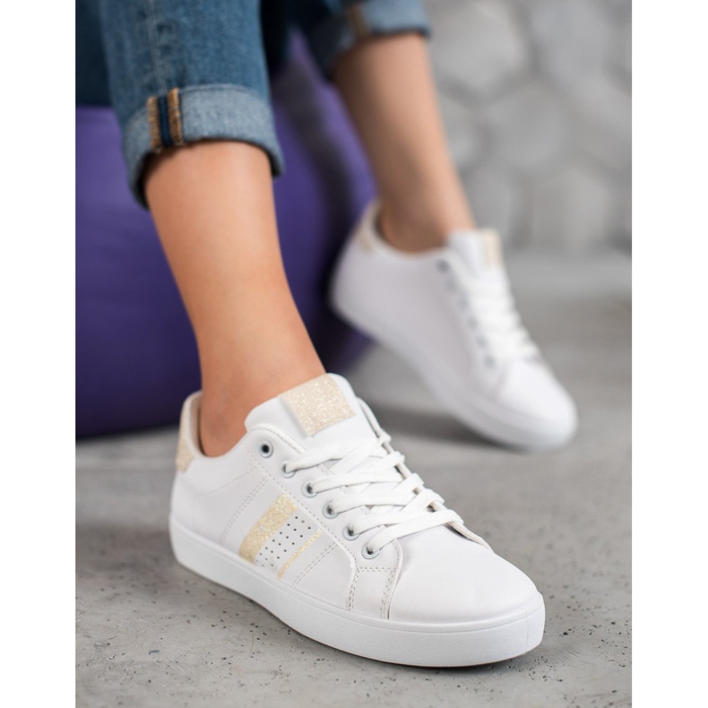 SHELOVET Kényelmes fehér sportcipő 2