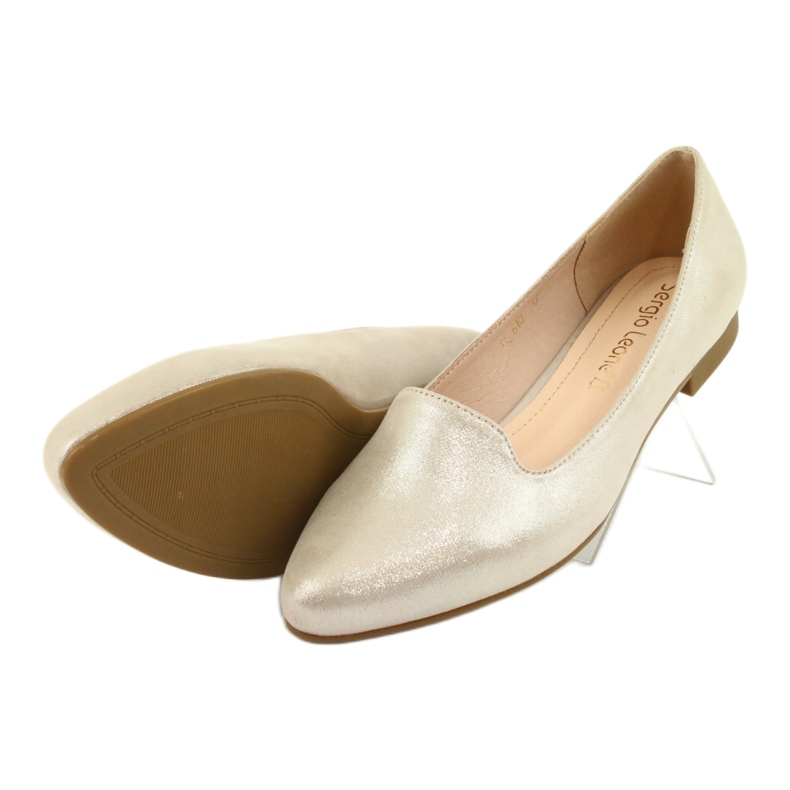 Urak arany balerinái Sergio Leone 610 aranysárga 5