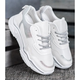 SHELOVET Cipők a platformon, csillogással fehér 2