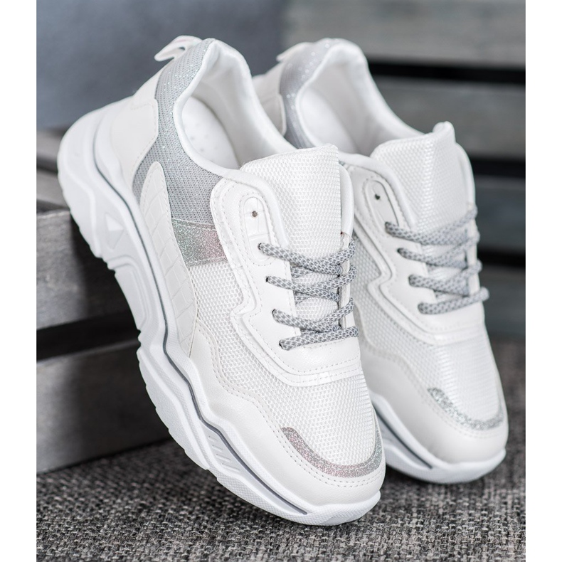 SHELOVET Cipők a platformon, csillogással fehér 2