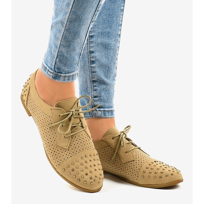 Bézs áttört cipő csapokkal MJ1125 2