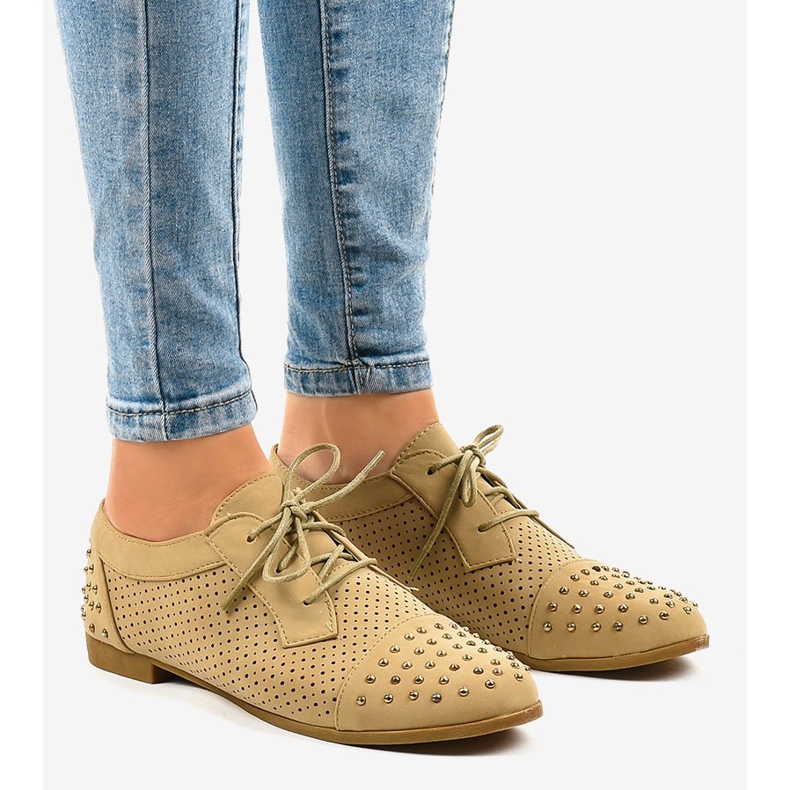 Bézs áttört cipő csapokkal MJ1125 1