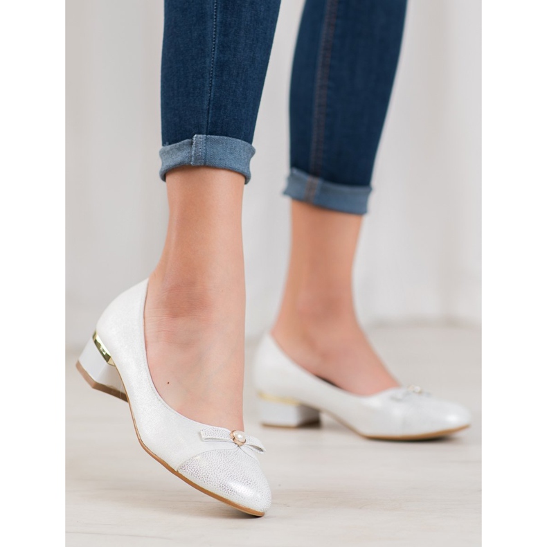 SHELOVET Elegáns szivattyúk gyöngyökkel fehér szürke 2