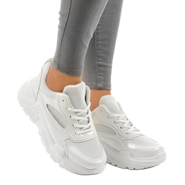 Divatos fehér sportcipő MS381E-9 2