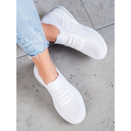 SHELOVET Fehér textilcipő a platformon 1