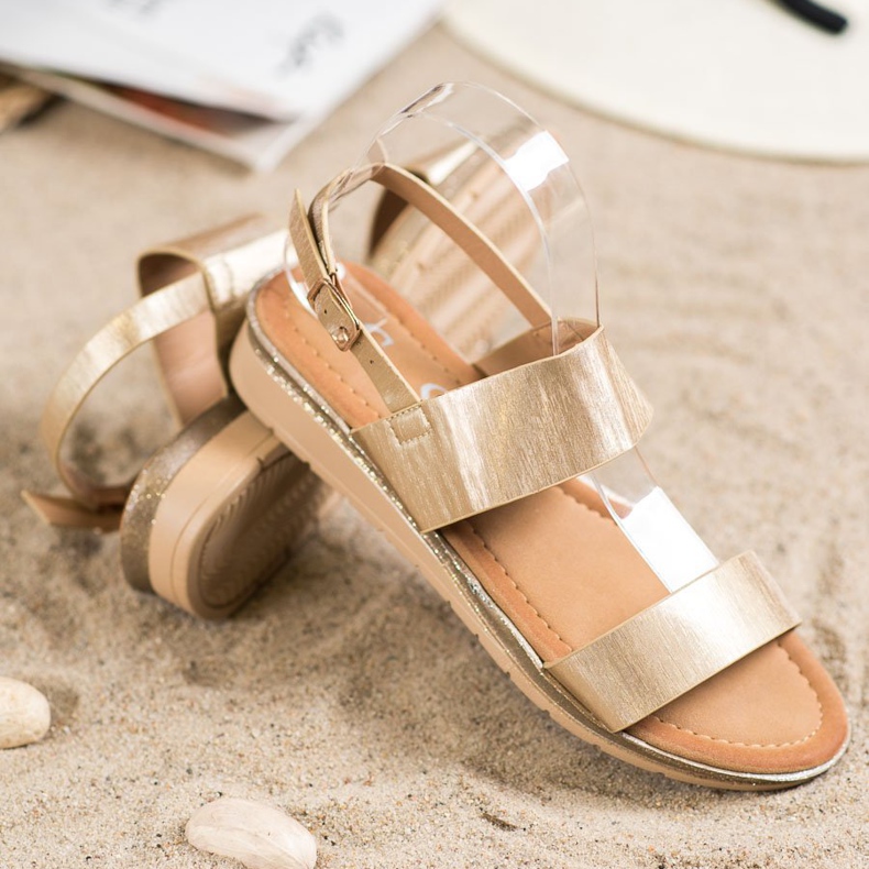 Small Swan Fényes arany szandál aranysárga 1