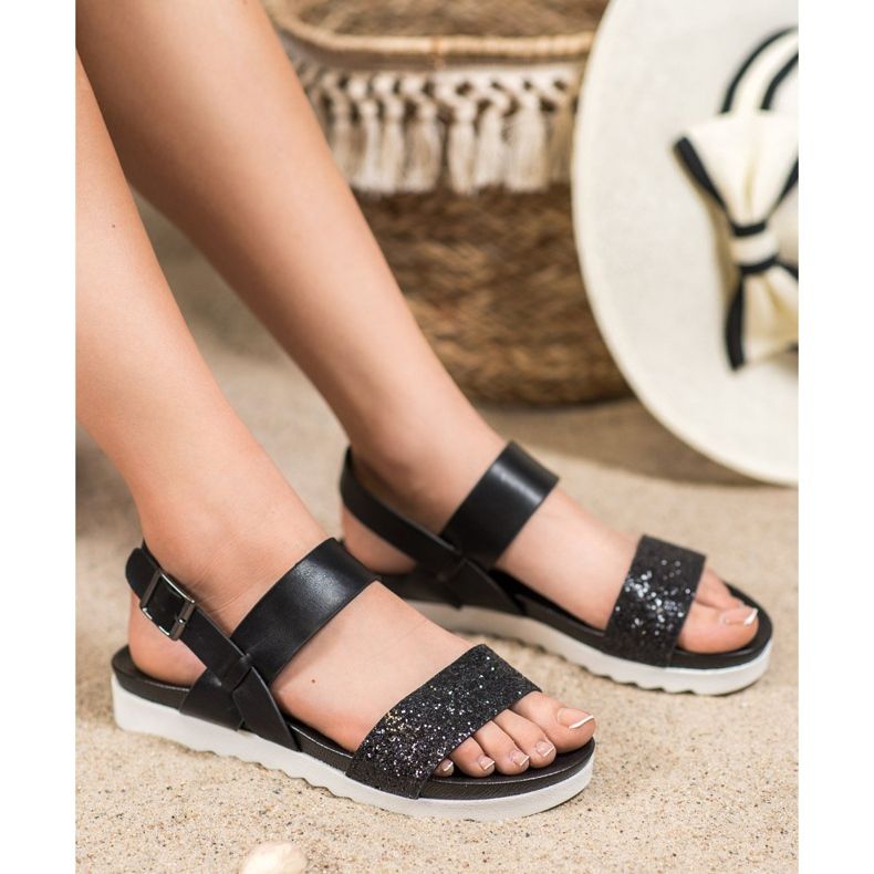 Filippo Fekete szandál a platformon 1