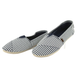 Wishot Kényelmes, divatos csíkos tornacipő 32-065, fehér és kék színben 2