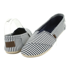 Wishot Kényelmes, divatos csíkos tornacipő 32-065, fehér és kék színben 3