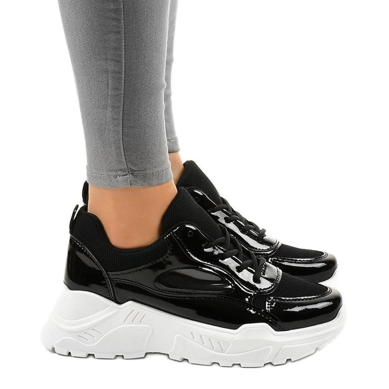 Divatos fekete sportcipő MS381E 1