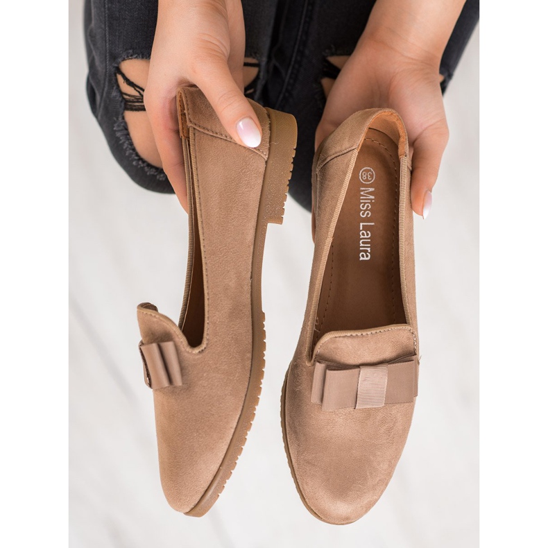 Miss Laura Urak íjjal barna 1