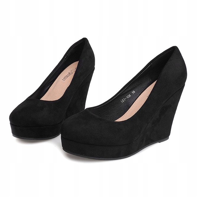 Fekete velúr szivattyúk a LEI-108 éken 2