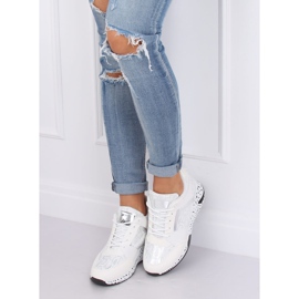 Fehér sportcipő az ék sarkán C131 Blanco 1