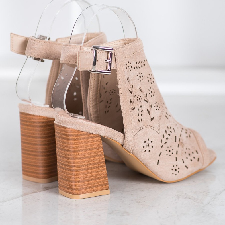 Mannika Beépített áttört szandál barna 1