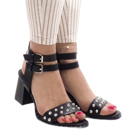 Fekete magas sarkú szandál 77-12 2