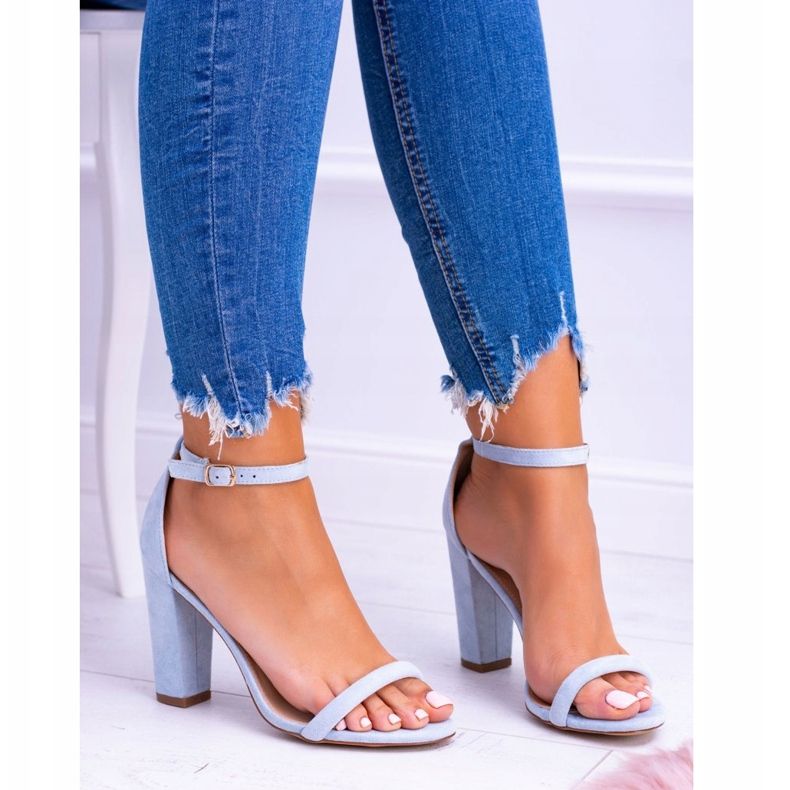 Lu Boo Suede kék szandál egy Ripley bárban 2