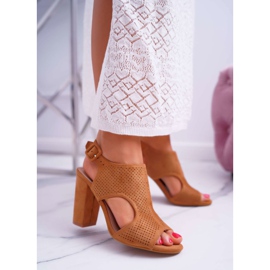 HAN Női szandál sarokon Velúr áttört teve HiBaby barna 1