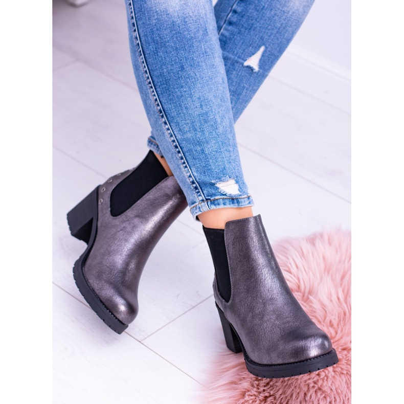 Sergio Leone Sötétszürke csizma A Megusto poszton fekete 2 Sergio Leone Sötétszürke csizma A Megusto poszton fekete 2