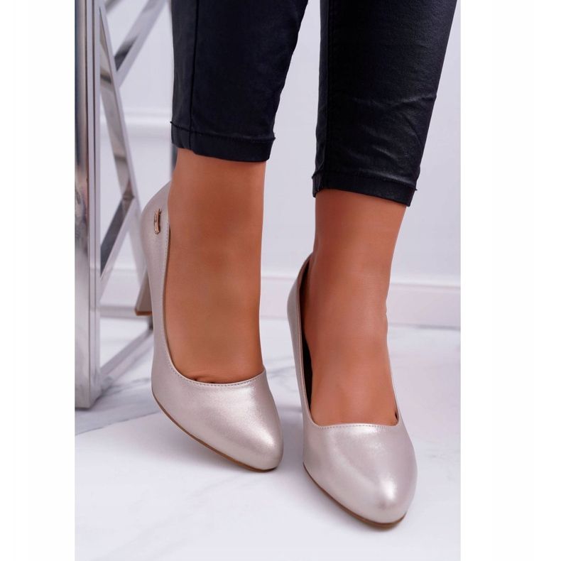 Női szivattyú a sarkán Sergio Leone 1457 Golden Campbell aranysárga 2