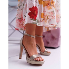 Moow Női szandál magas sarkú arany Ellania platformon aranysárga 1