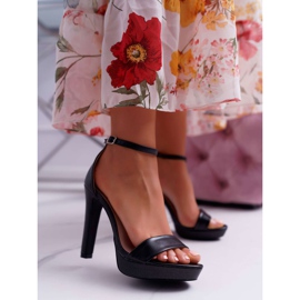 Moow Női szandál a magas sarkú fekete Ellania platformon 1