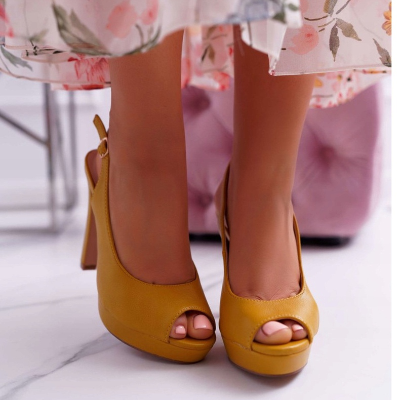 Moow Női szandál a magas sarkú sárga Lorajn 2