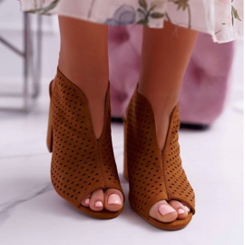 FW1 Női szandál magas sarkú Peep Toe Camel Nevienna barna 2