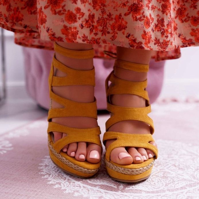 FE1 Női szandál éken, sárga húros, Liluena 2