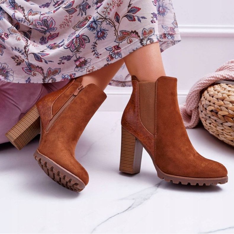 Női csizma magas sarkú teve Mondego barna 2 Női csizma magas sarkú teve Mondego barna 2