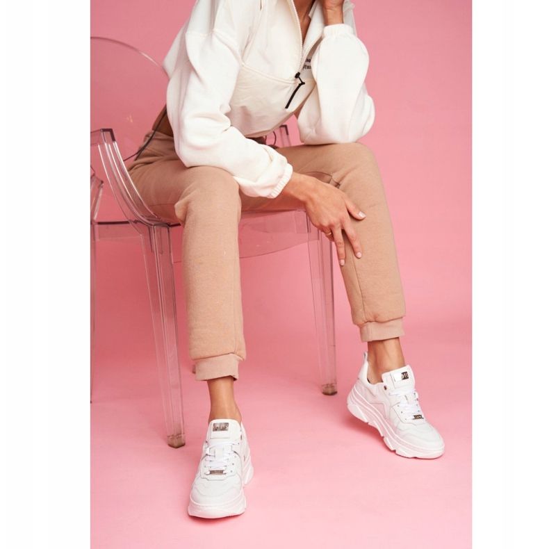 Női sportbőrcipők GOE White FF2N3018 fehér 2