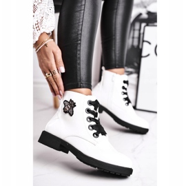 Női csizma lapos sarkú lakkozott fehér Sergio Leone BT530 1