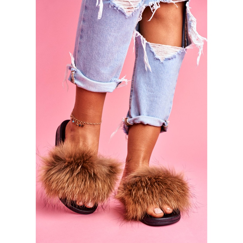 Női papucs természetes szőrből, teve Naturis barna 2