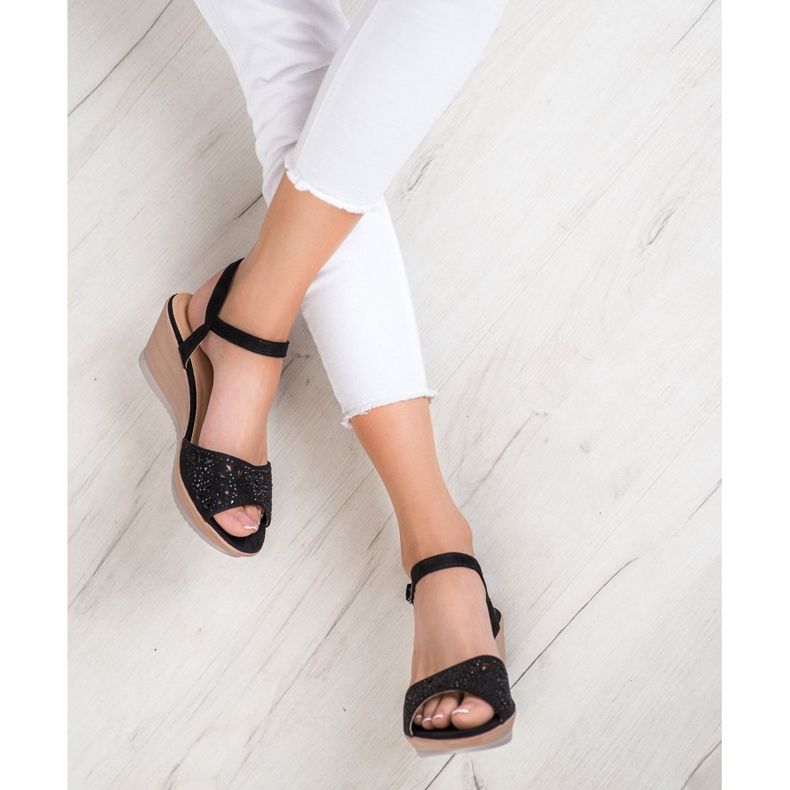 SHELOVET Könnyű áttört szandál fekete 1