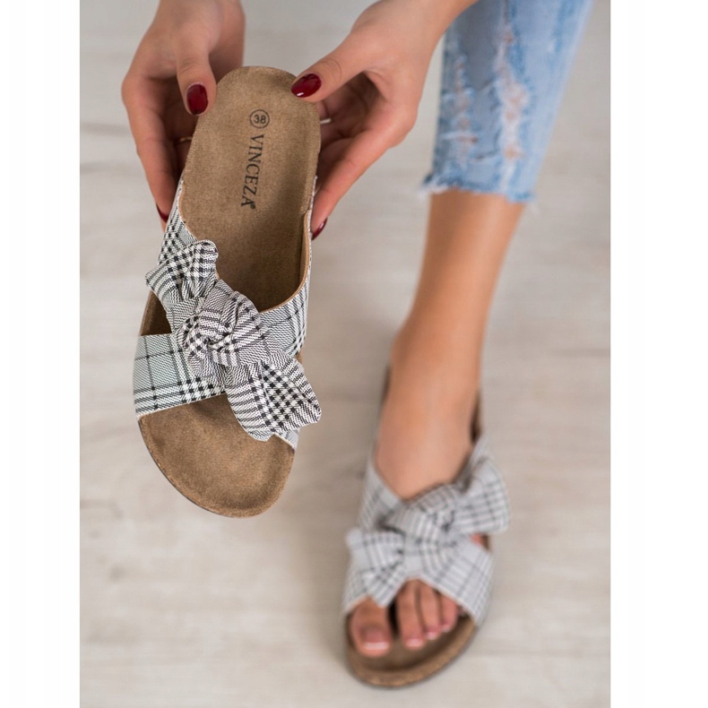 Divatos VINCEZA papucs fehér fekete 1