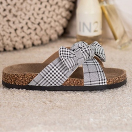 Divatos VINCEZA papucs fehér fekete 2