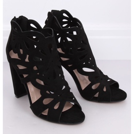 Fekete áttört magas sarkú csizma M304P Fekete 1