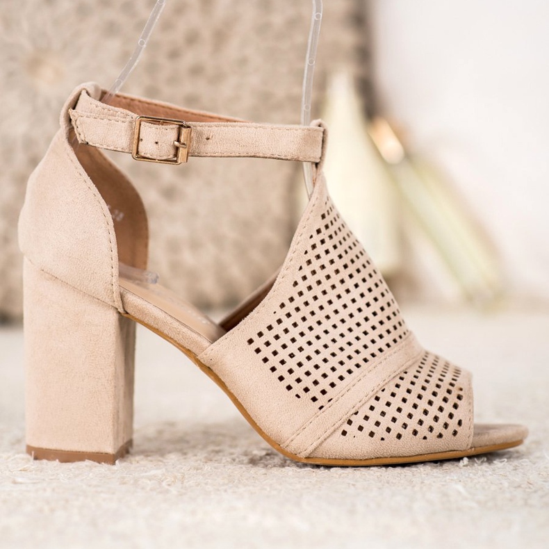 Small Swan Elegáns áttört szandál bézs 1