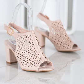 Goodin Áttört szandál velúrral barna 2