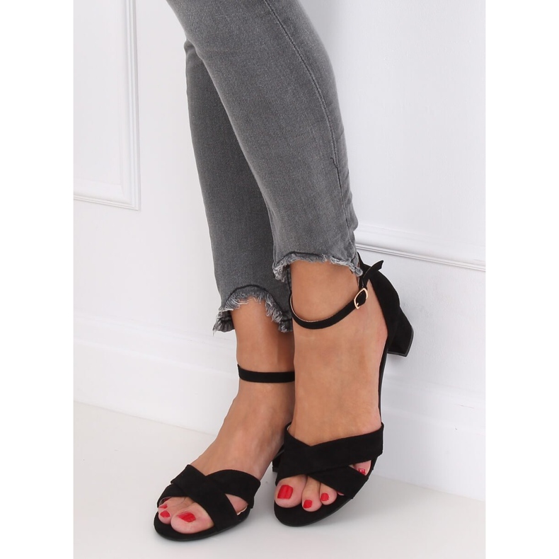 Fekete magas sarkú szandál F189P Fekete 2