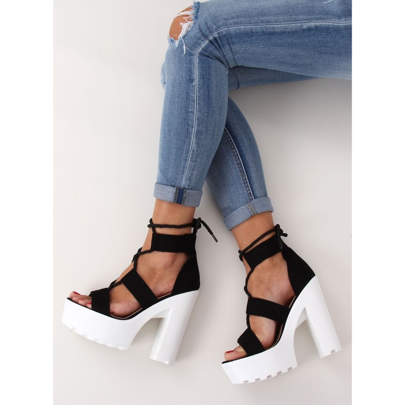 Fekete szandál az NS120 platformon 1