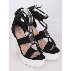Fekete szandál az NS120 platformon 2